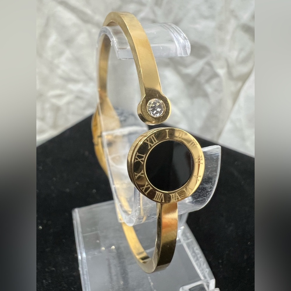 Fashion Jewelry Ladys Roman Bangle Bracelet 7 1/2” Inches With Single Stone.☑️